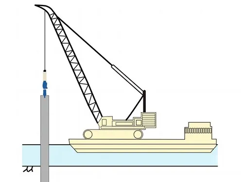 Barge équipée d'une grue