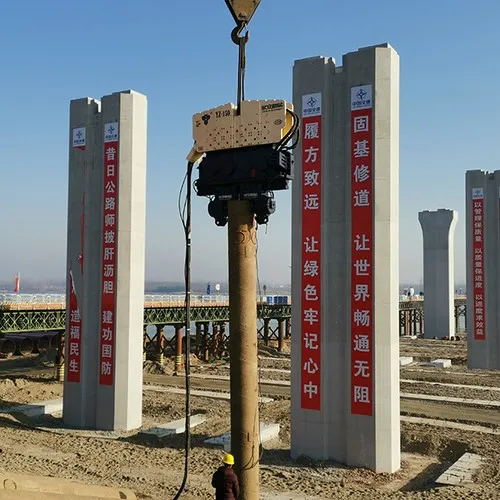 Enfoncement de pieux pour le pont du fleuve Hanjiang, Hubei